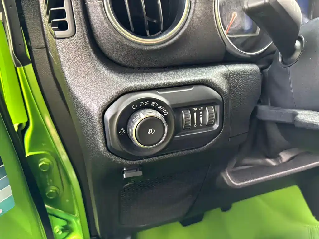 Jeep Wrangler 2020 — фото 21