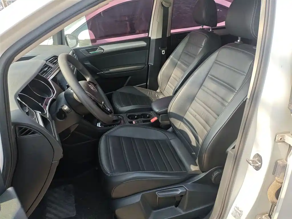 Volkswagen Touran 2018 — фото 15