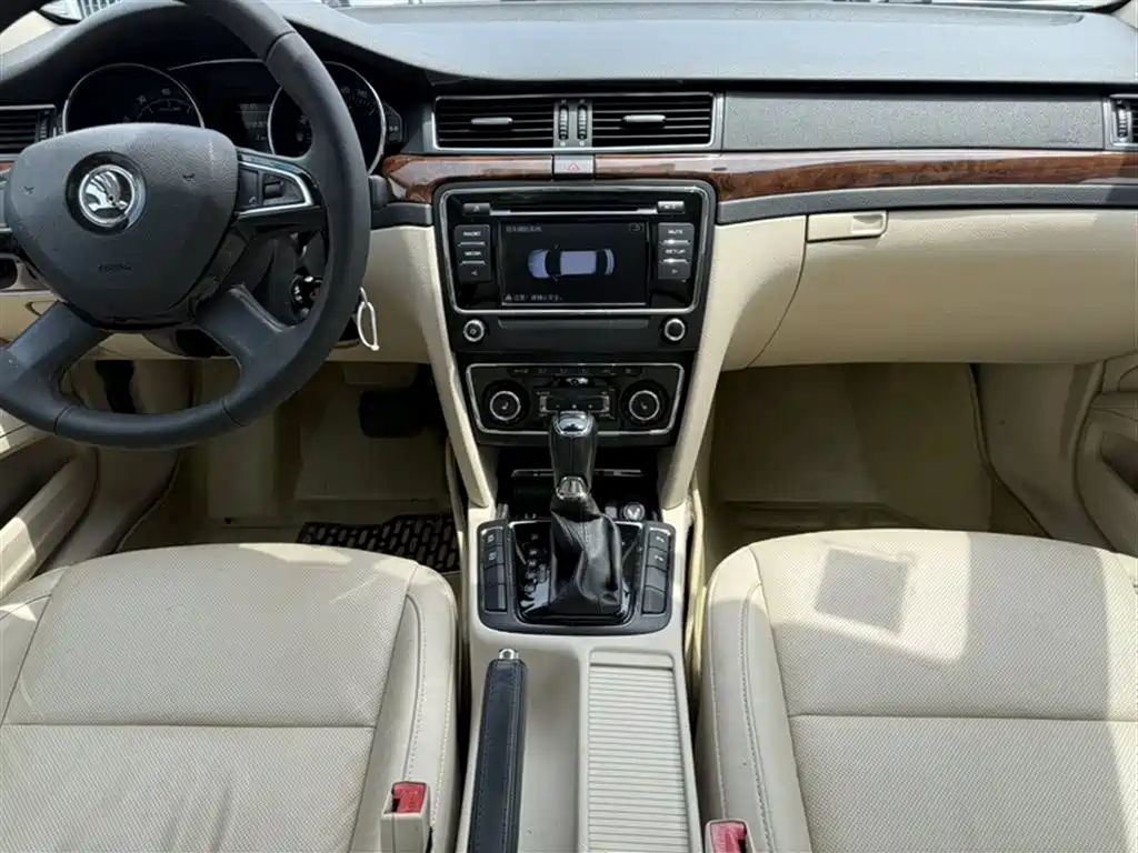 Skoda Superb 2015 — фото 20