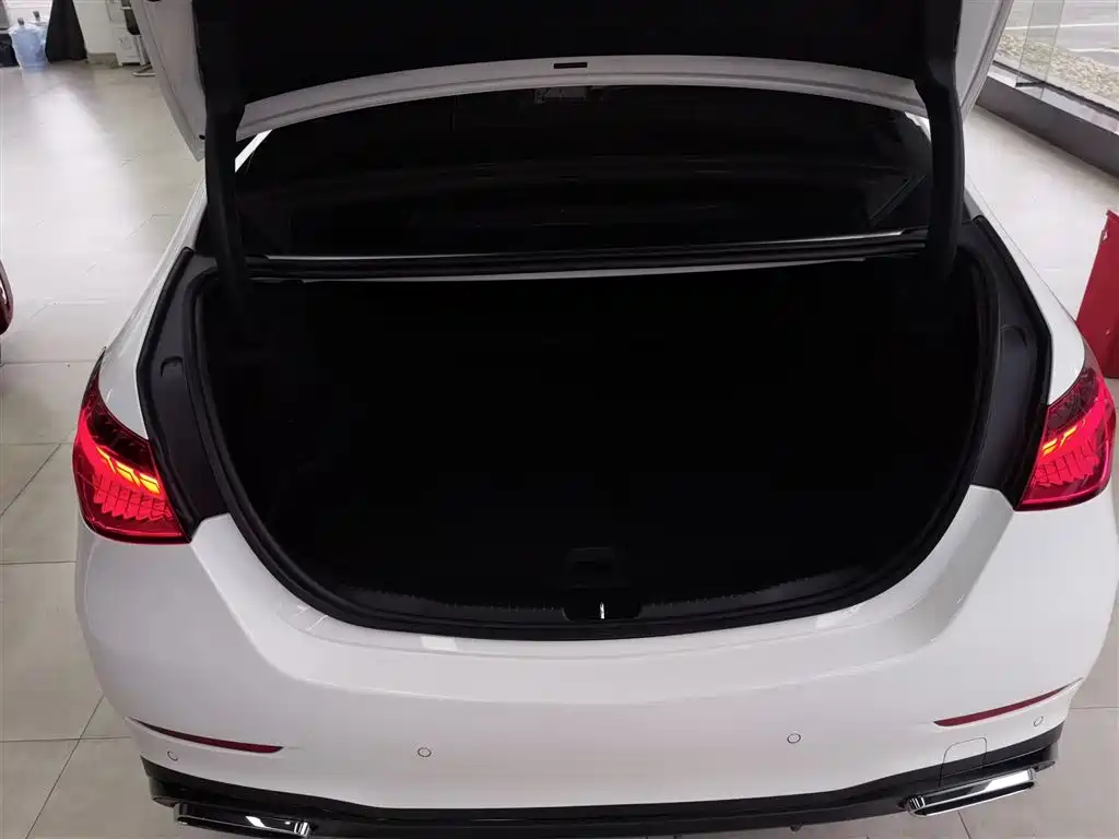 Mercedes-Benz C-Class 2023 — фото 19
