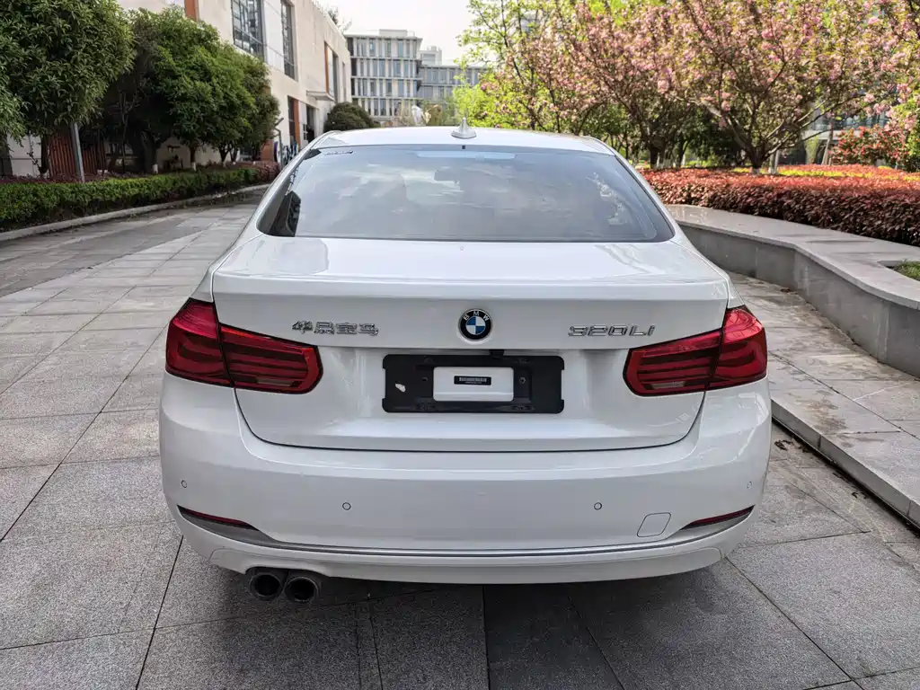 BMW 3 Series 2018 — фото 5