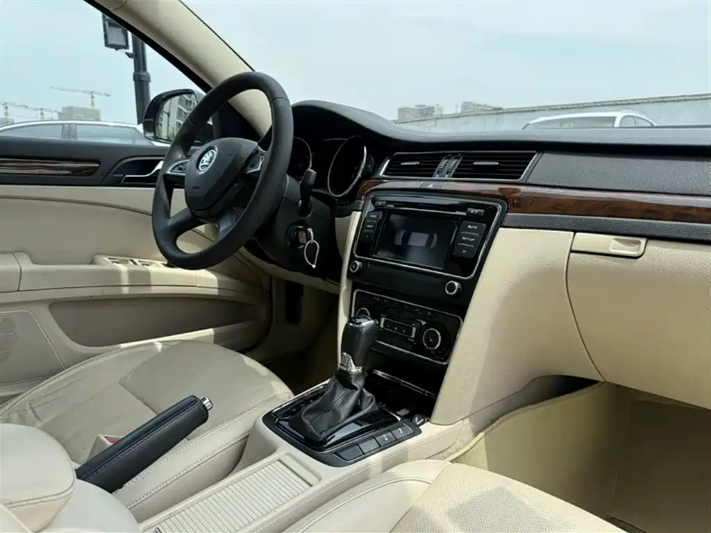 Skoda Superb 2015 — фото 19