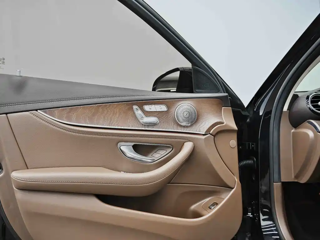 Mercedes-Benz E-Class 2022 — фото 24