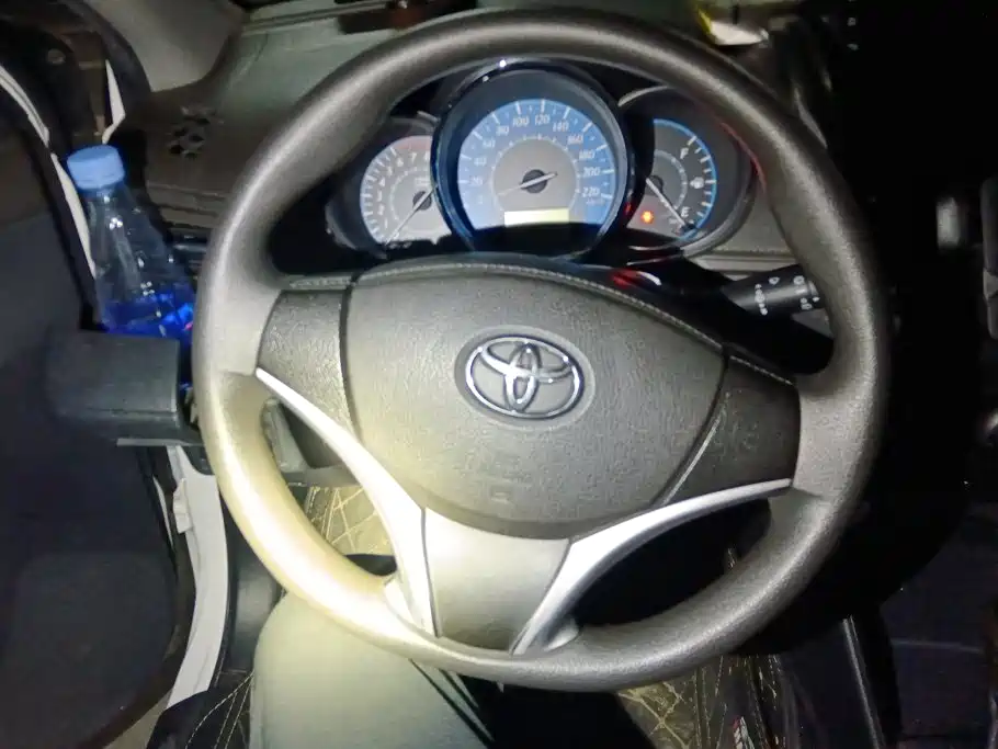 Toyota Yaris L 2016 — фото 15