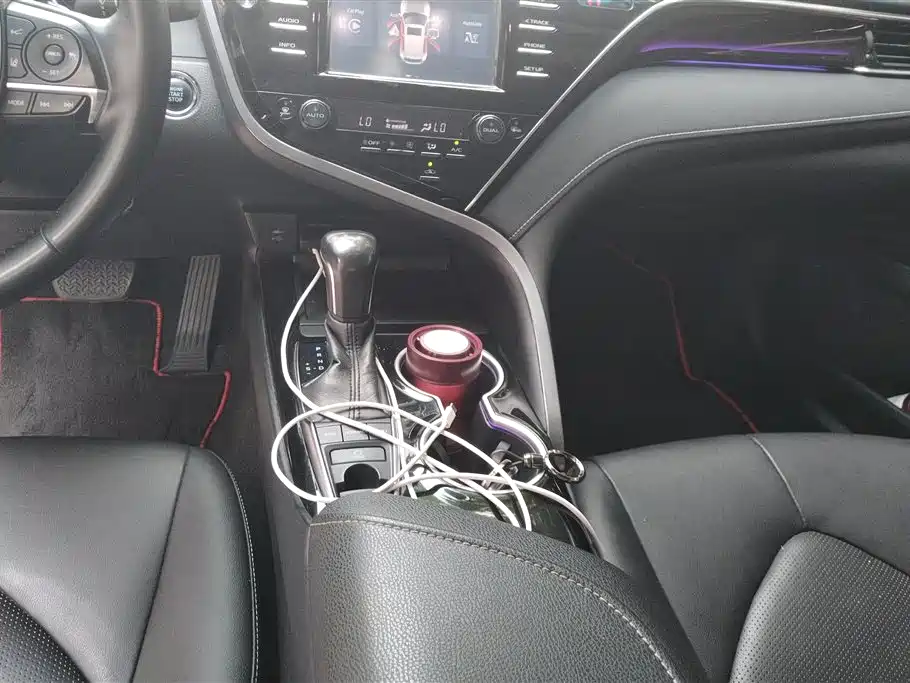 Toyota Camry 2018 — фото 16