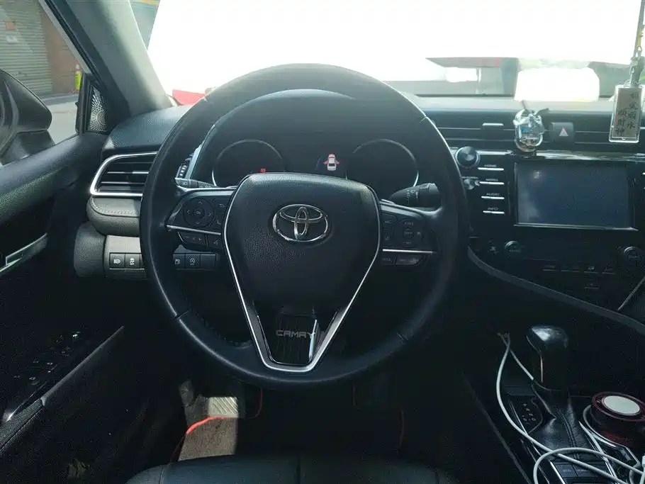 Toyota Camry 2018 — фото 15