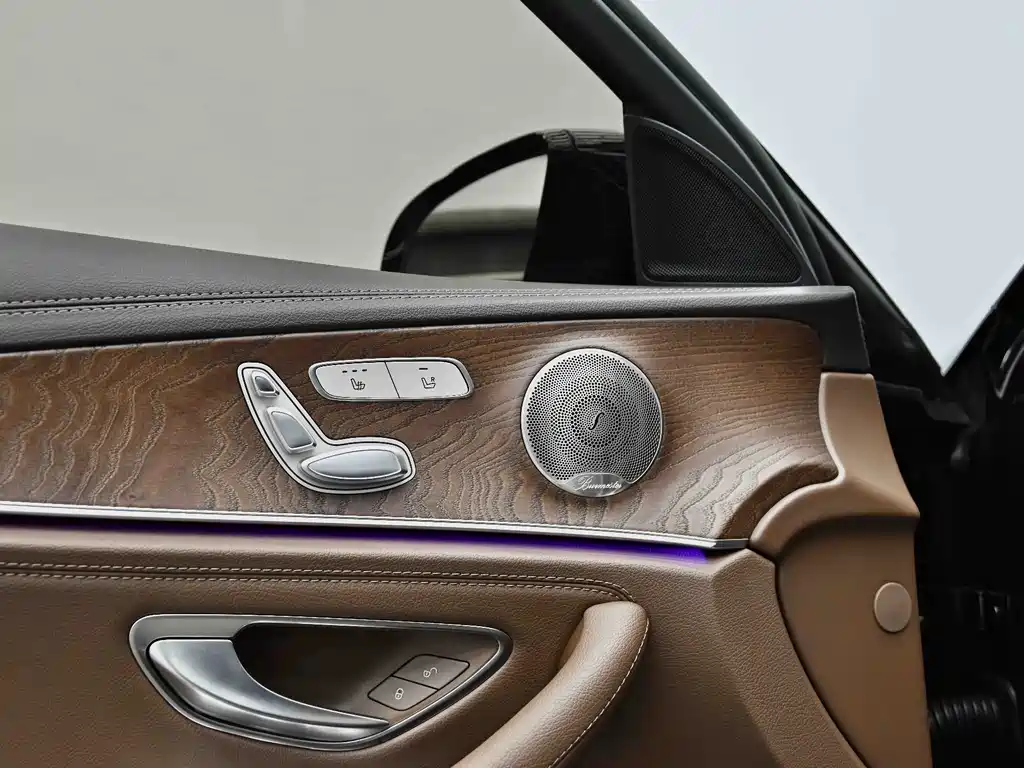 Mercedes-Benz E-Class 2022 — фото 32