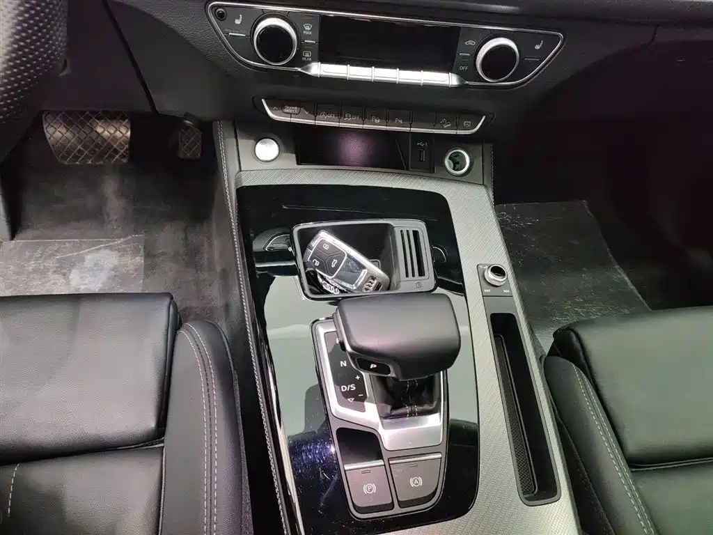 Audi Q5L 2022 — фото 16