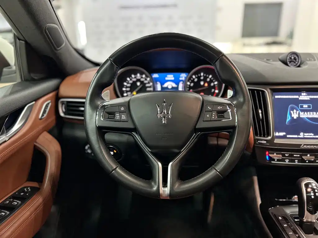 Maserati Levante 2019 — фото 13