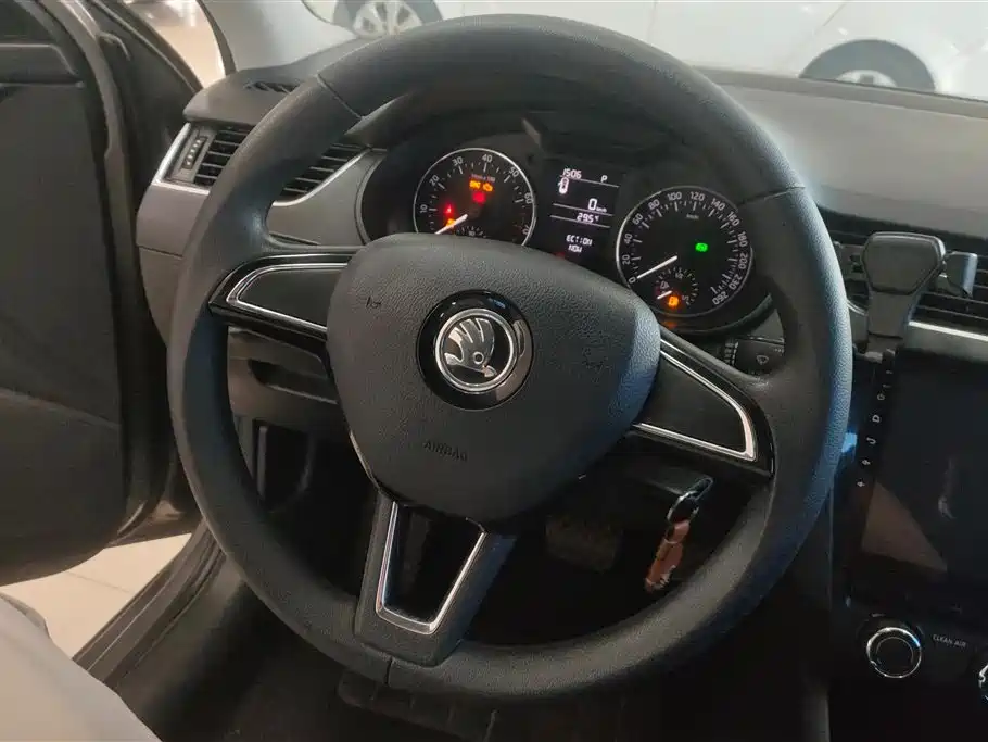 Skoda Octavia 2017 — фото 15