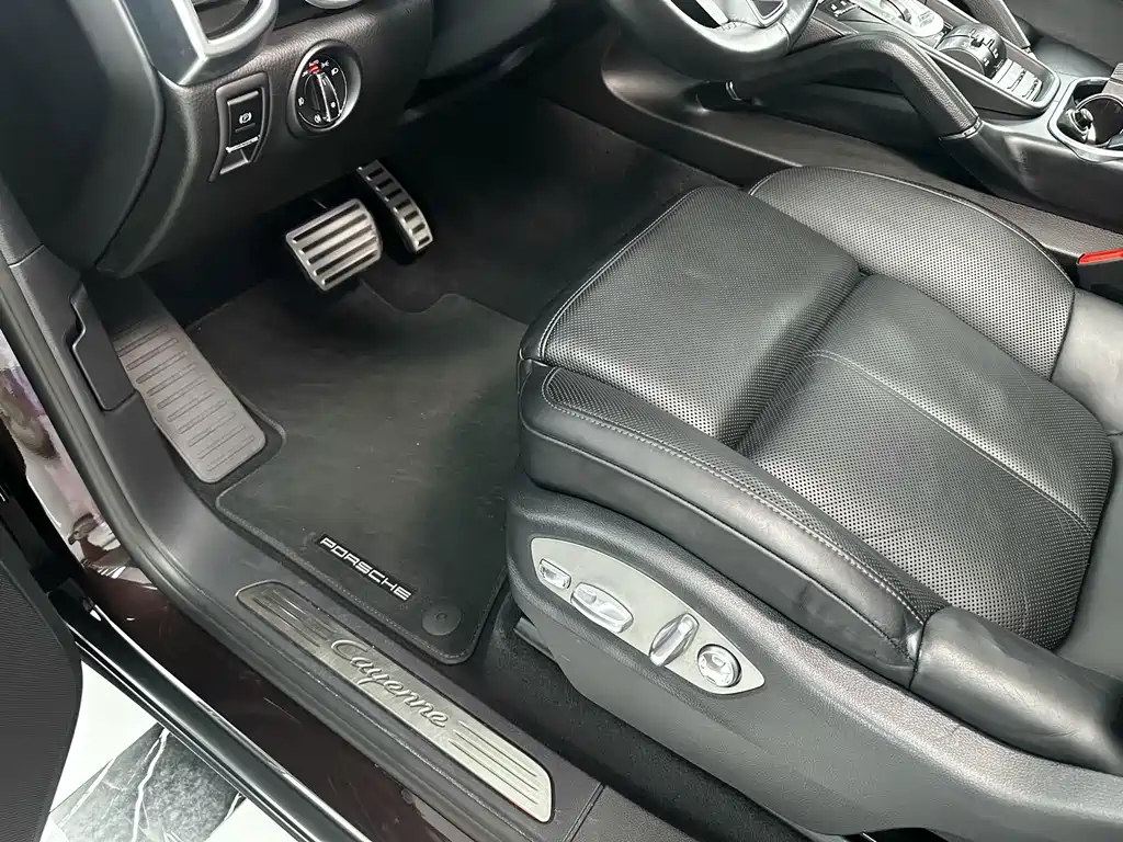 Porsche Cayenne 2017 — фото 10