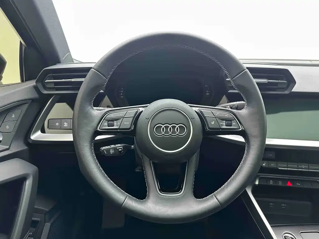 Audi A3 2023 — фото 17