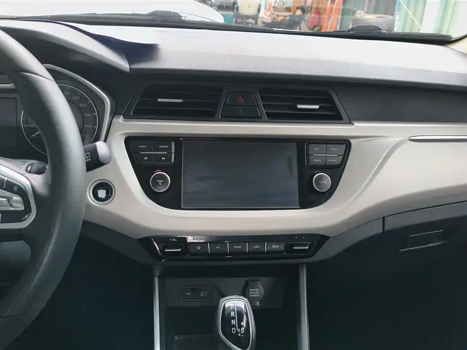 Geely Vision X3 2020 — фото 13