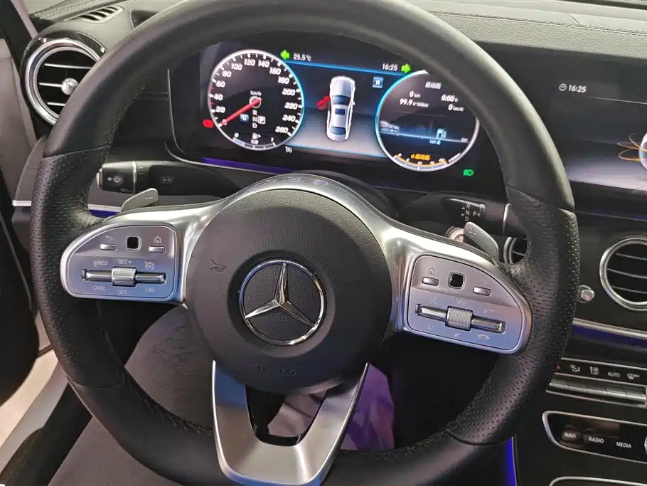 Mercedes-Benz E-Class 2019 — фото 15