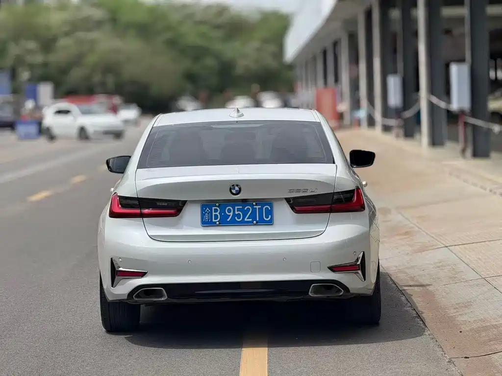 BMW 3 Series 2019 — фото 12