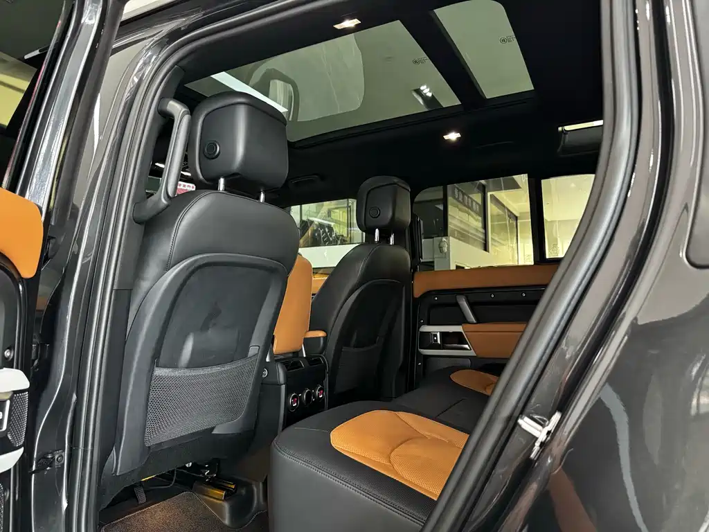 Land Rover Defender 2024 — фото 16