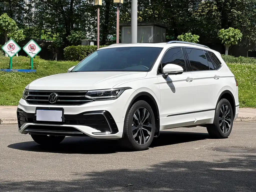 Volkswagen Tiguan L 2024 — фото 1