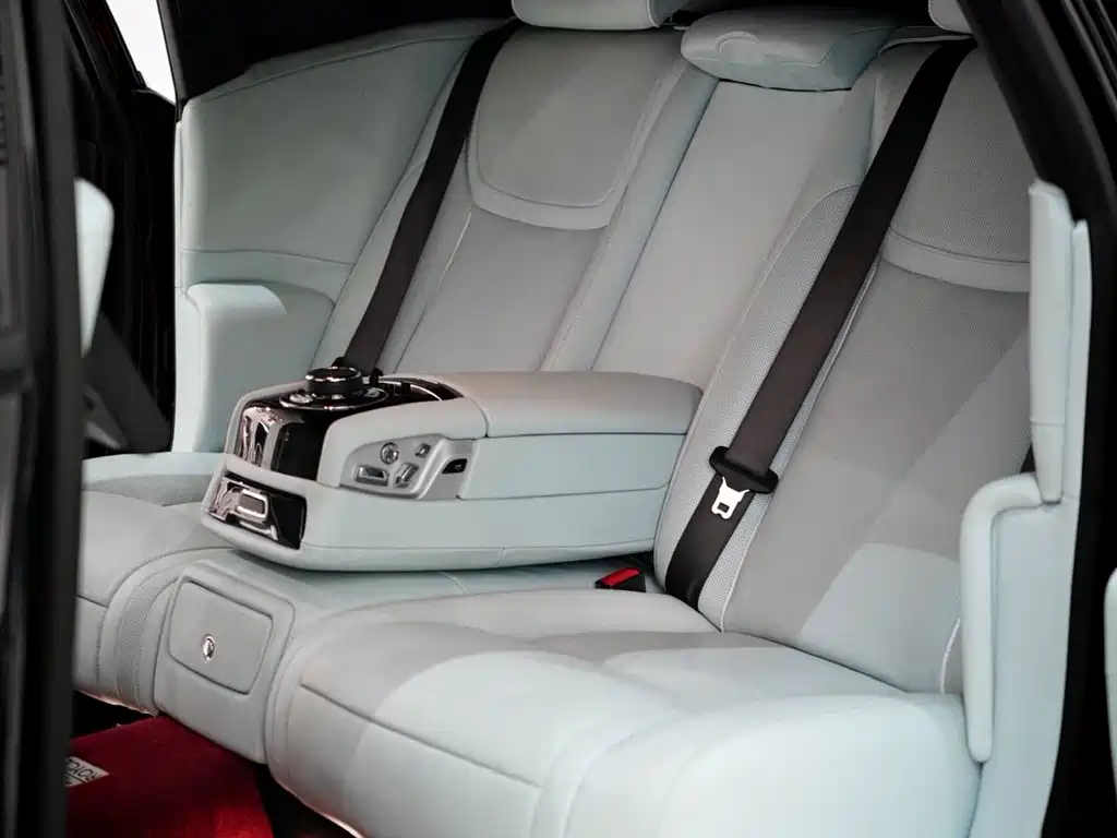 Rolls-Royce Ghost 2019 — фото 12