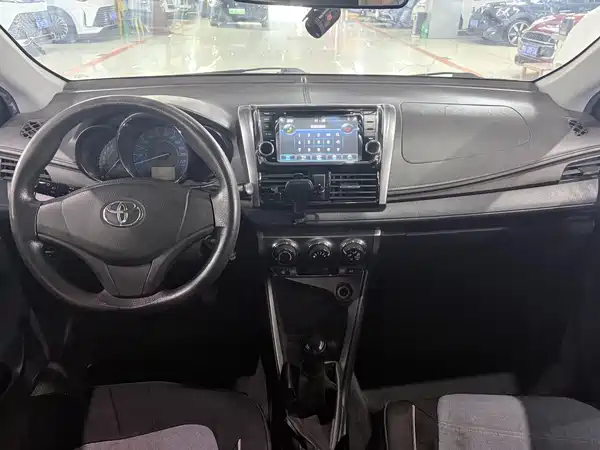 Toyota Yaris L 2015