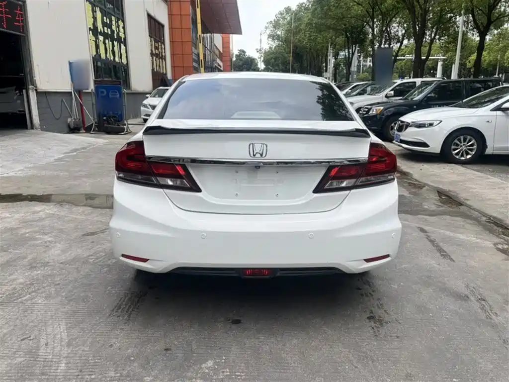 Honda Civic 2015 — фото 24