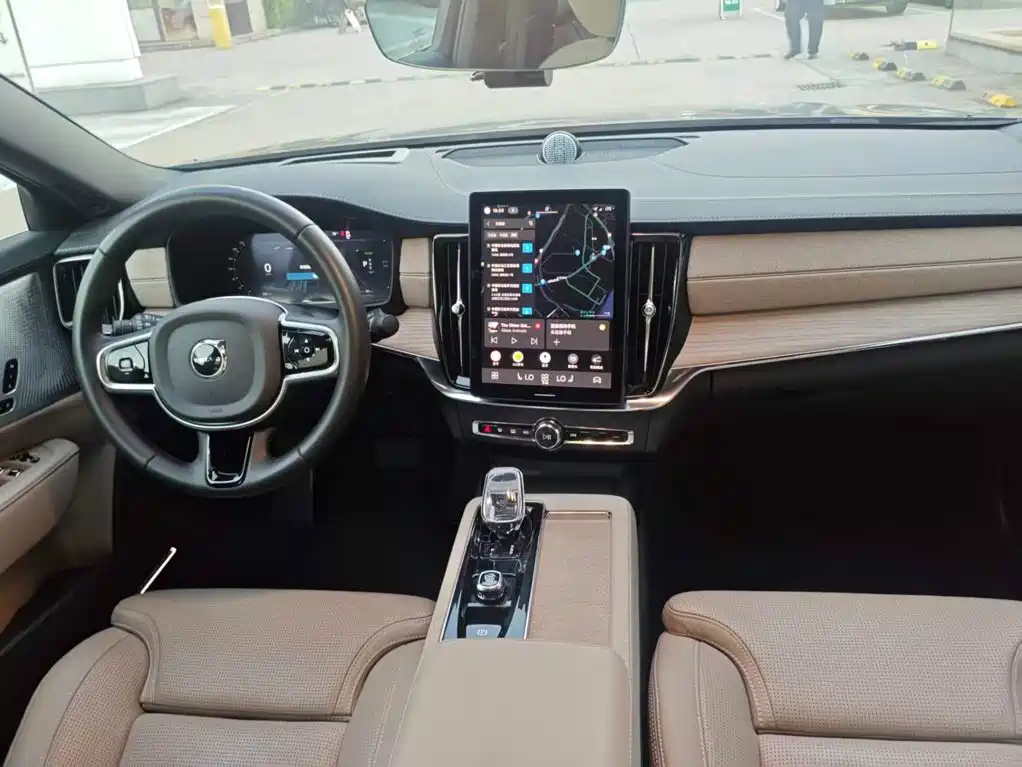 Volvo S90 Plug-In Hybrid 2025 — фото 13