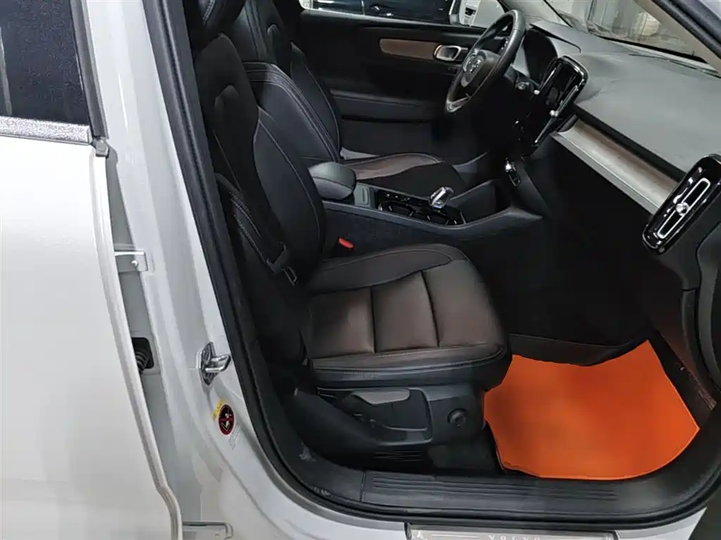 Volvo XC40 2021 — фото 25