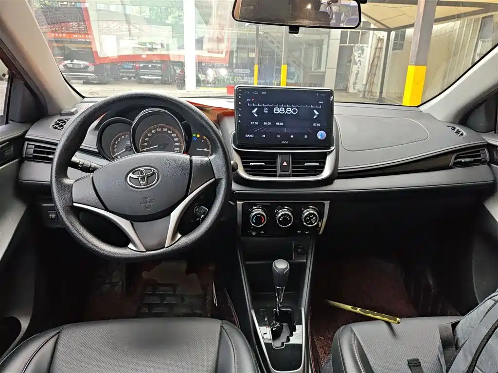 Toyota Yaris L 2020 — фото 3