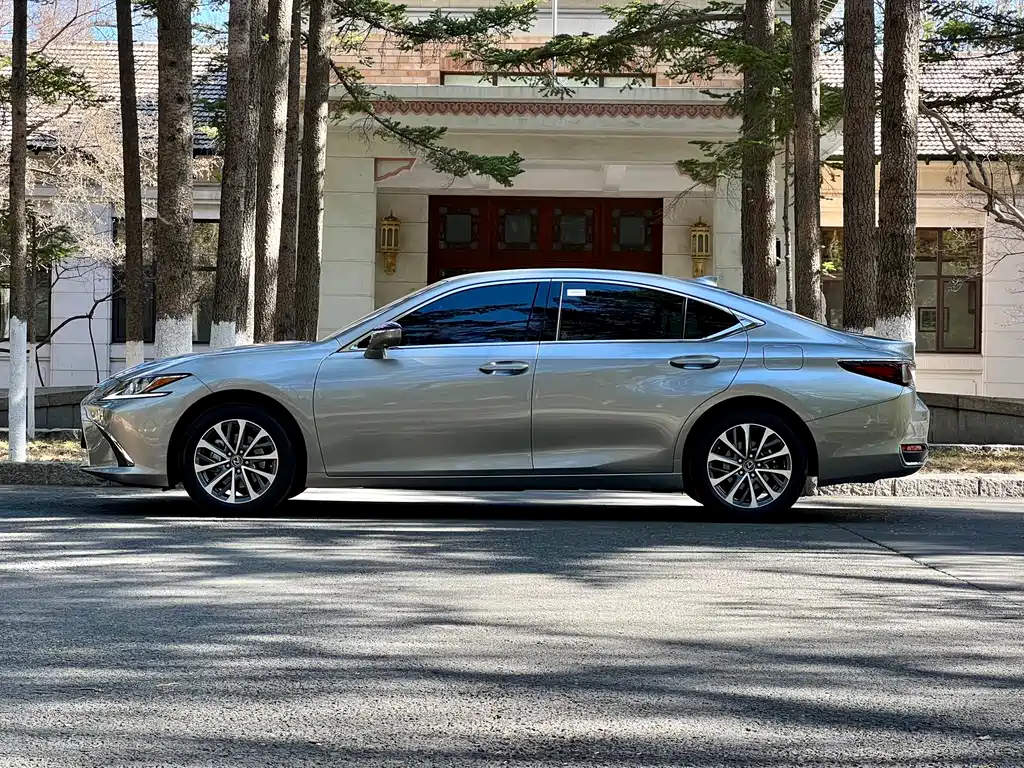 Lexus ES 2024 — фото 12