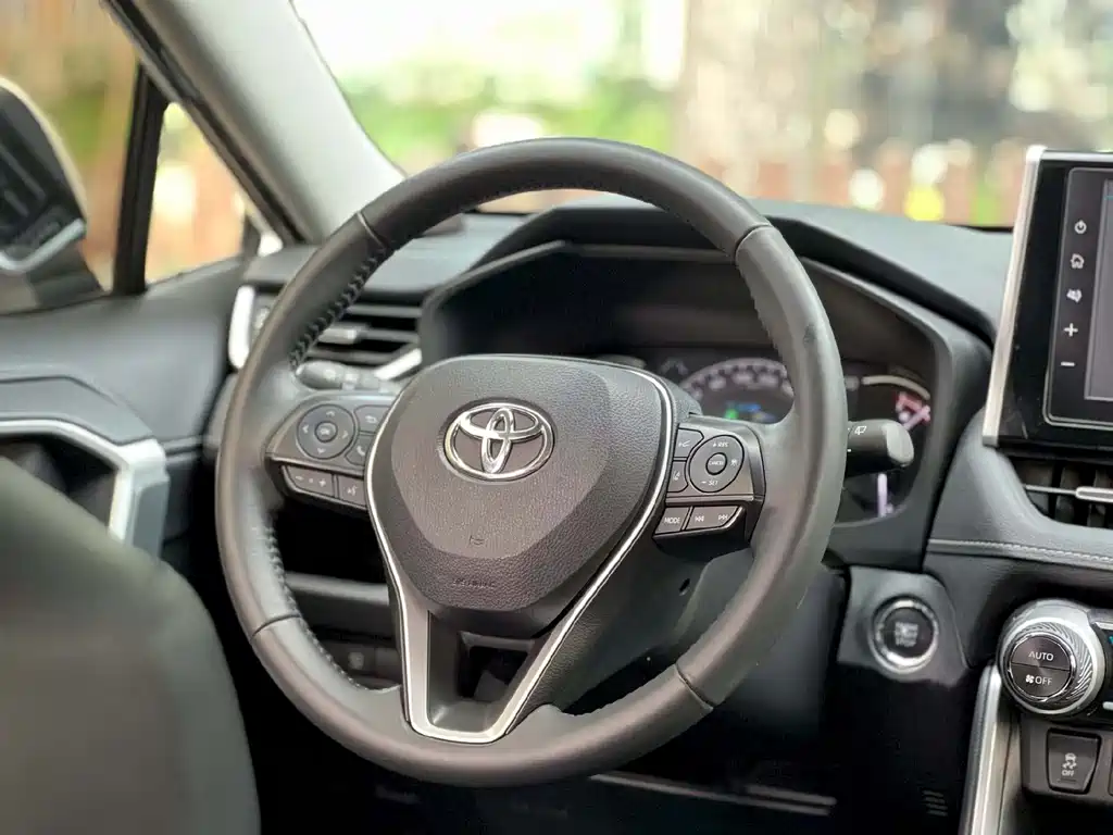 Toyota RAV4 2021 — фото 14