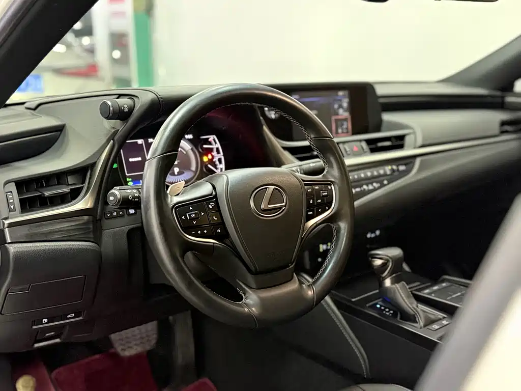 Lexus ES 2021 — фото 12