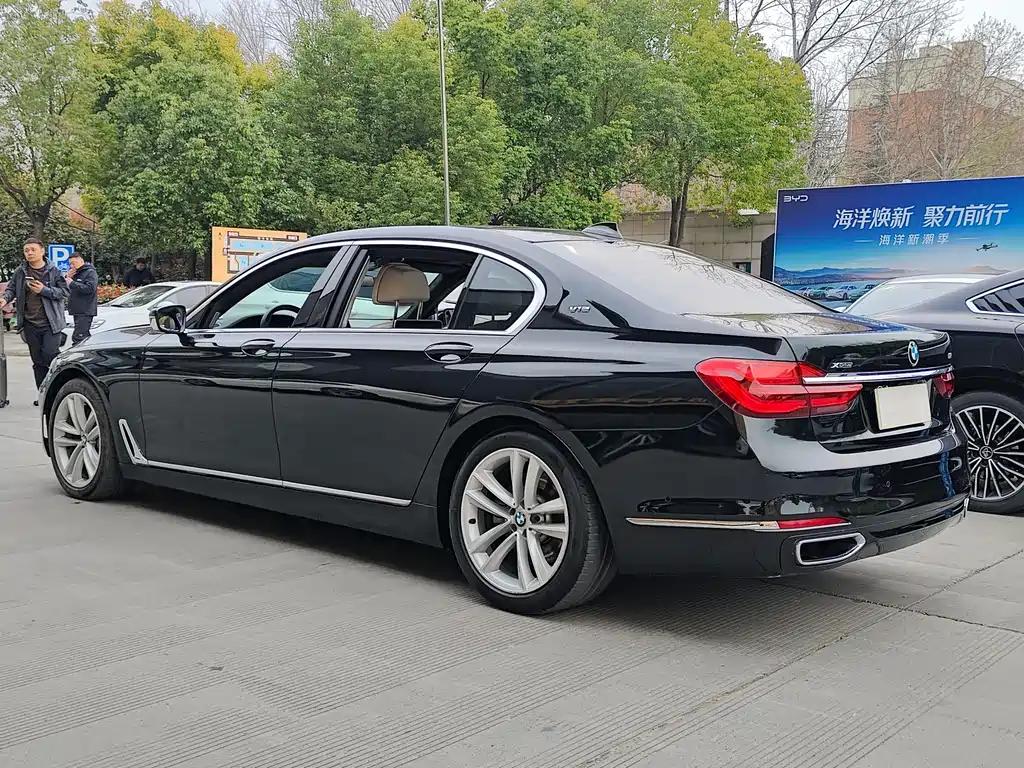 BMW 7 Series 2016 — фото 18