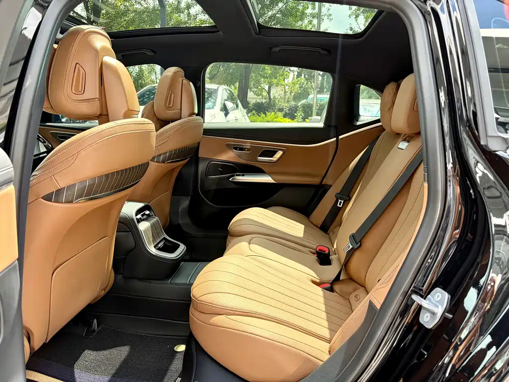 Mercedes-Benz E-Class 2024 — фото 19