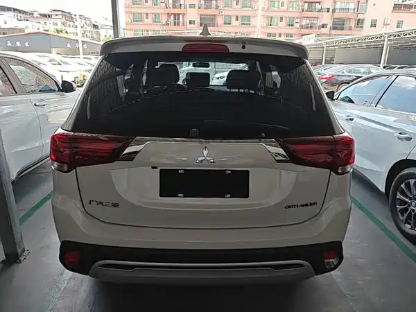 Mitsubishi Outlander 2021