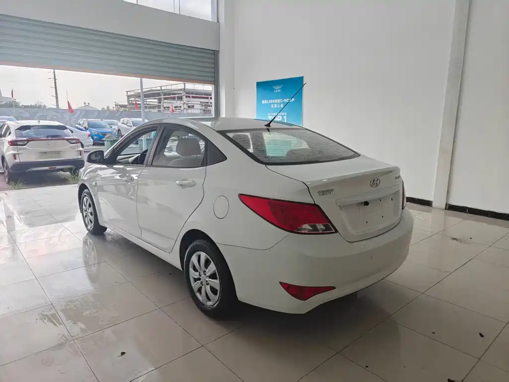 Hyundai Accent 2016 — фото 13