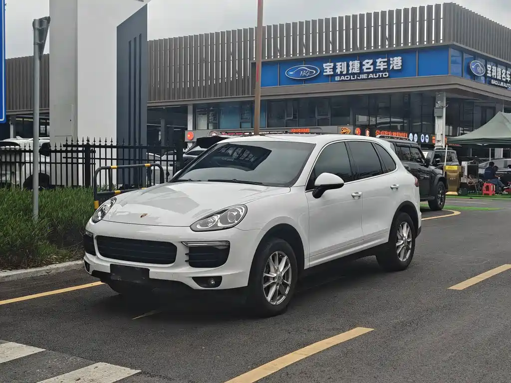 Porsche Cayenne 2015 — фото 1