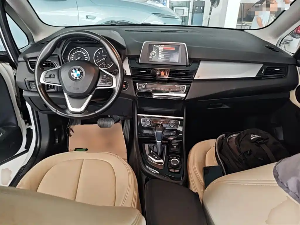 BMW 2 Series Station Wagon 2017 — фото 10