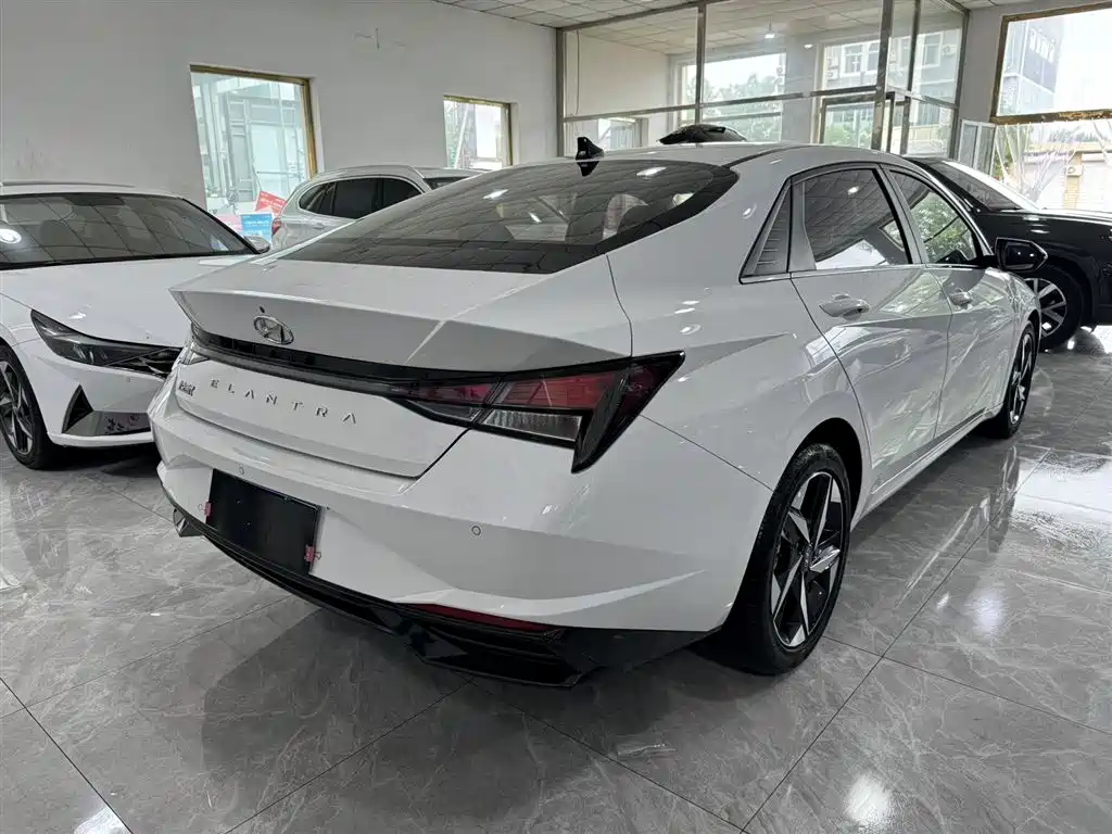 Hyundai Elantra 2022