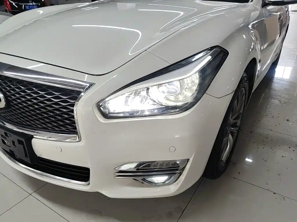 Infiniti Q70 2016 — фото 24