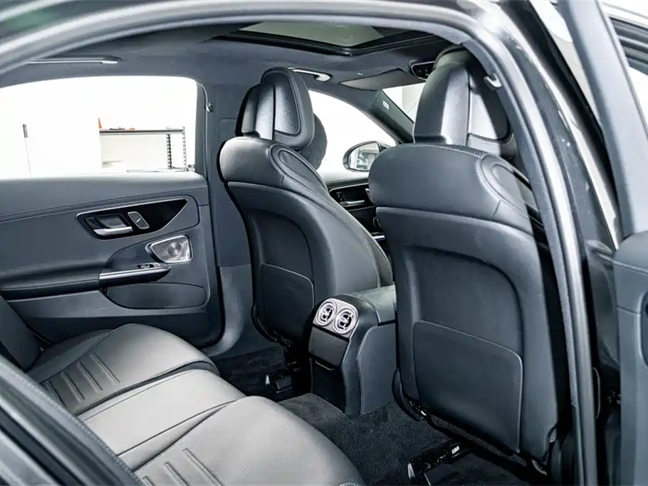 Mercedes-Benz C-Class 2024 — фото 20