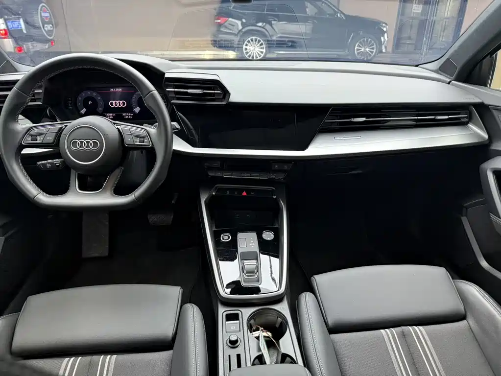 Audi A3 2023 — фото 15