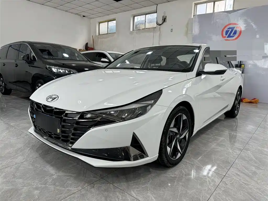 Hyundai Elantra 2022