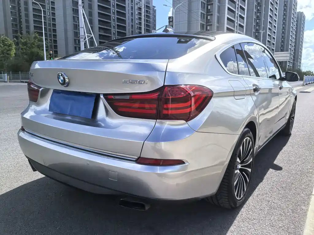 BMW 5 Series GT 2013 — фото 11