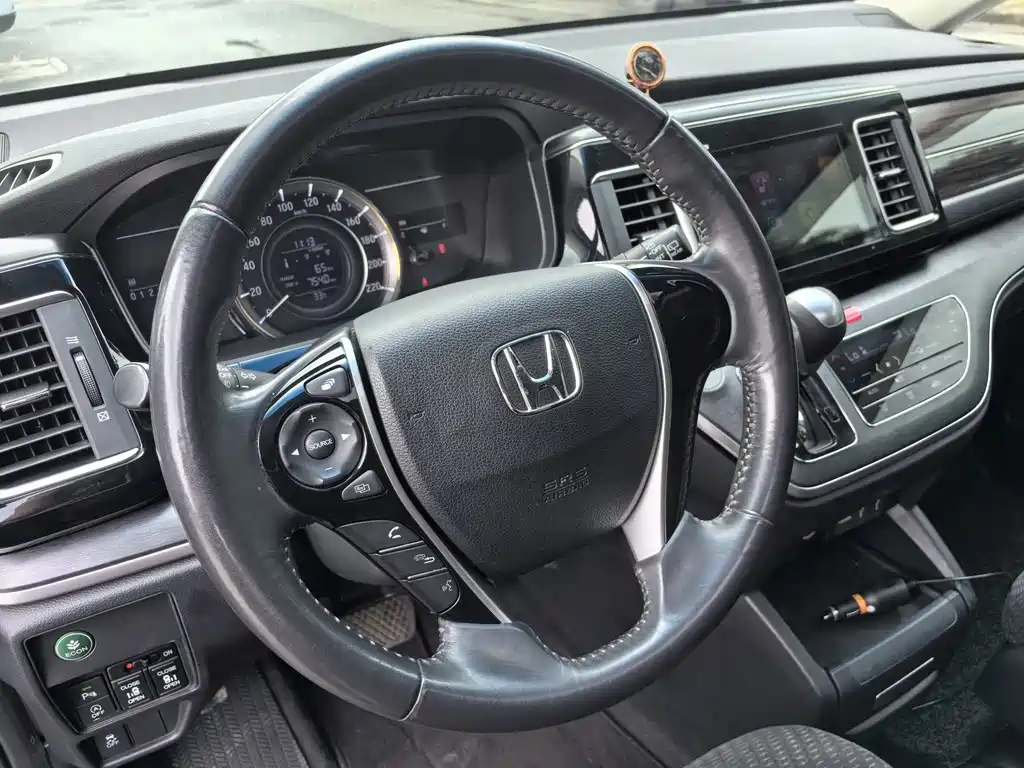 Honda Elysion 2016 — фото 16