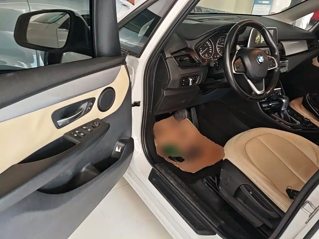 BMW 2 Series Station Wagon 2017 — фото 16