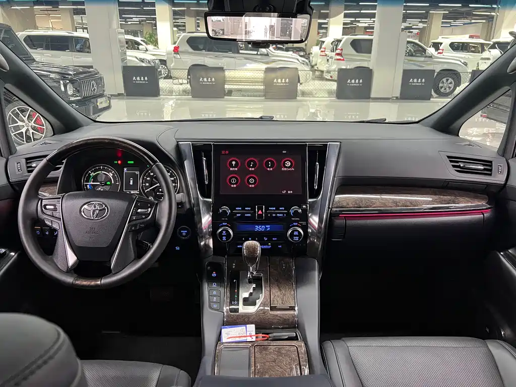 Toyota Vellfire 2022 — фото 16