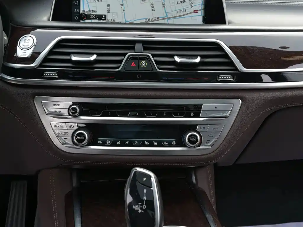 BMW 7 Series 2016 — фото 16