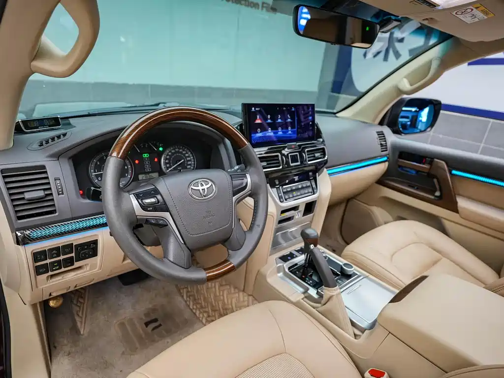 Toyota Land Cruiser 2017 — фото 10