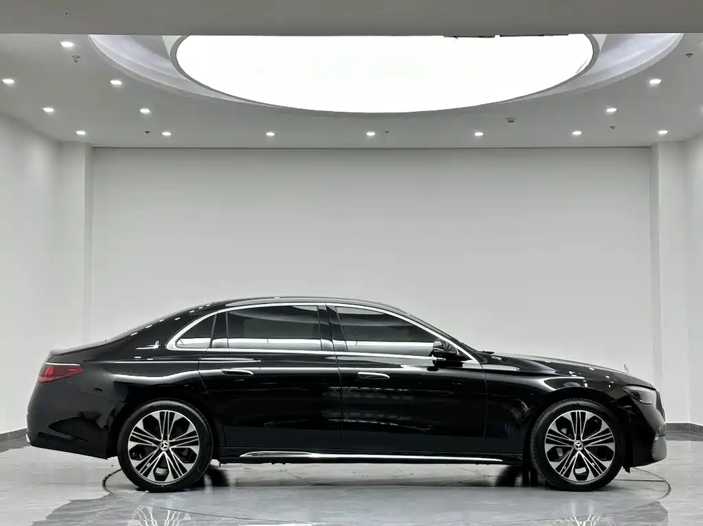Mercedes-Benz E-Class 2025 — фото 3