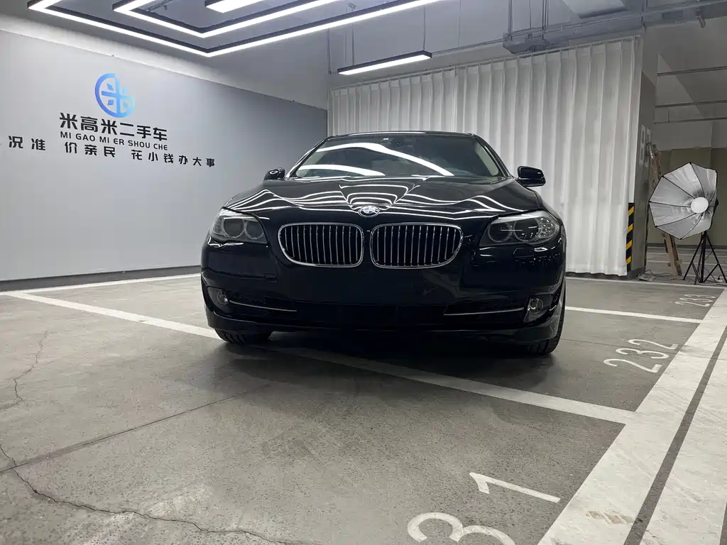 BMW 5 Series 2012 — фото 1