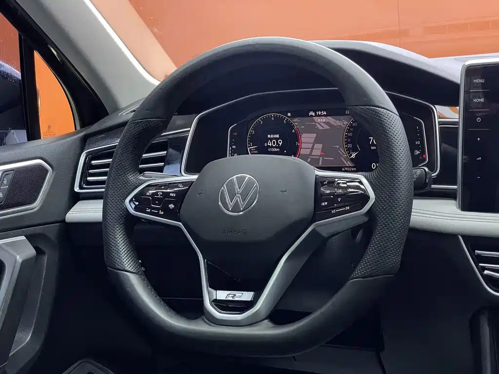 Volkswagen Tiguan L 2022 — фото 15